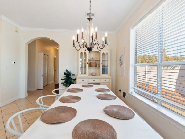 Luxurious 8 Bedroom Coastal Retreat in Destin - Perfect for Groups